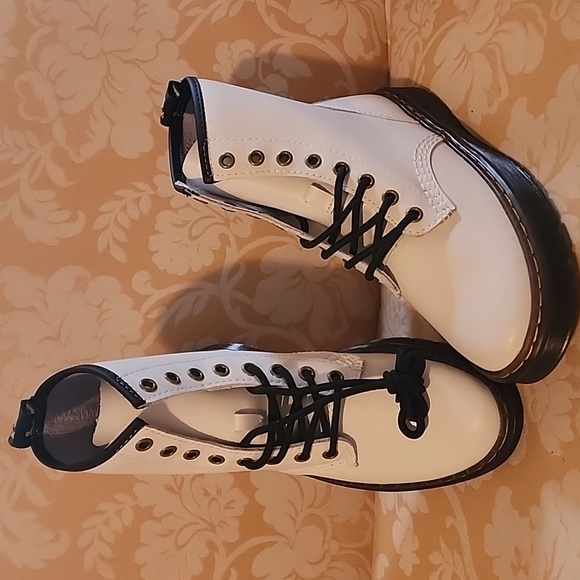 Dr. Martens Shoes - Womans Dr. Airwait Martens NWOT